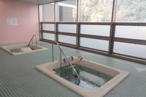 流水プール 1階